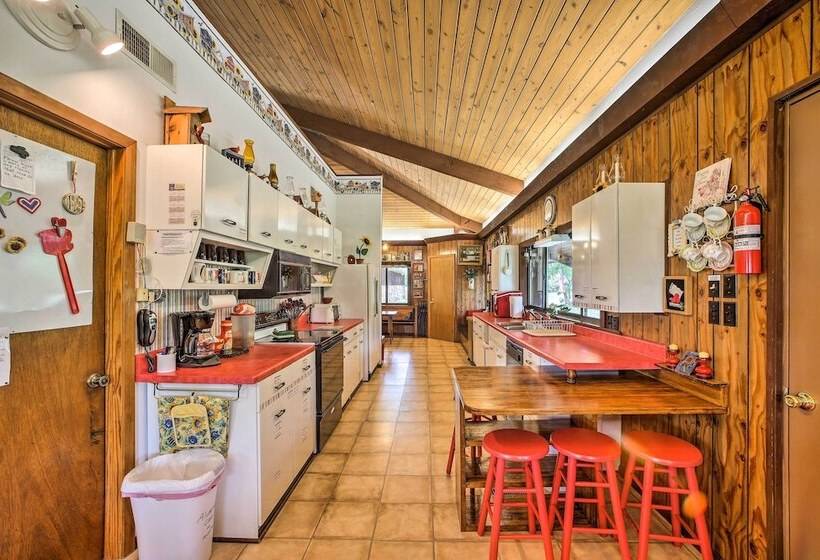 Pine Lodge Cabin  On 450 Acres In Ozark Mountains