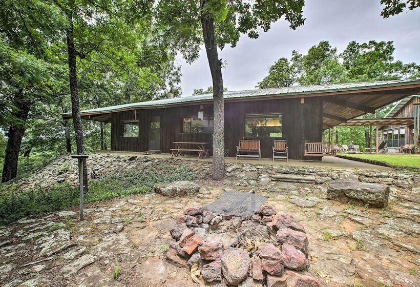 Pine Lodge Cabin  On 450 Acres In Ozark Mountains