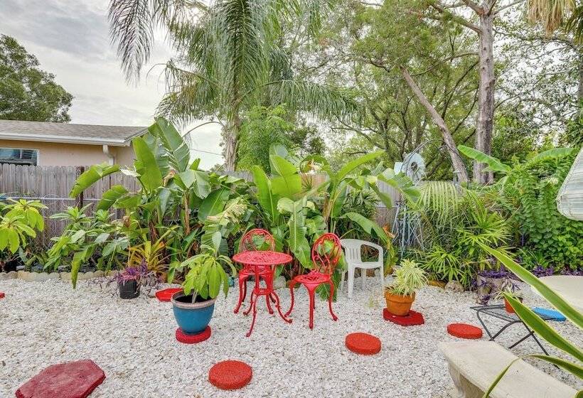 Quaint Jungle Hideaway Near Downtown St. Pete