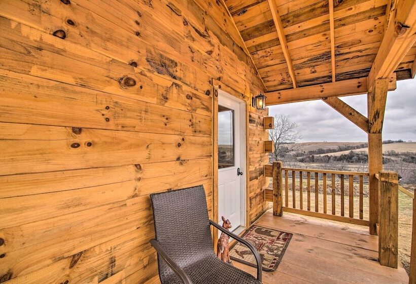 Serene Views: Quiet Farmhouse Cabin In Wisconsin!
