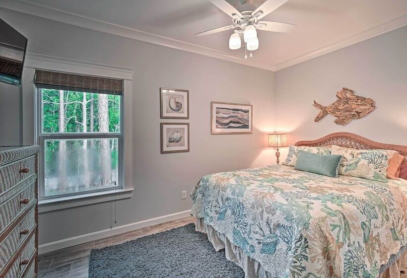 Quiet Fisherman S House W/ Hot Tub + Tropical Bar!