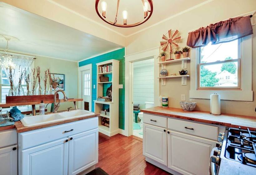 Red Lodge Home On Broadway   15 Min To Ski Resort!