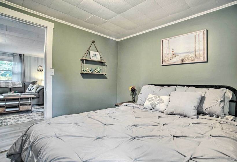 Buttermilk Cottage In Cape Cod: Steps To Beach