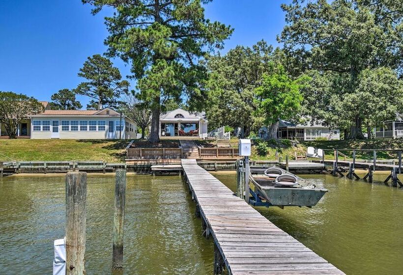 Riverfront Cottage: Fire Pit & Kayaks