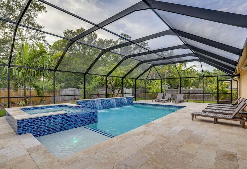 Seminole Home W/ Heated Pool + Spa ~ 4 Mi To Ocean