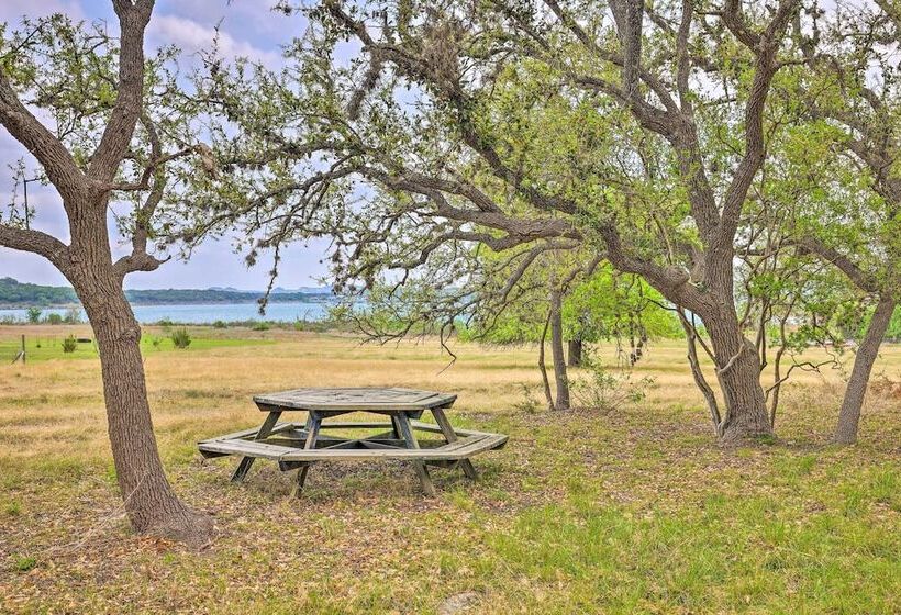 Spacious Canyon Lake Home On 3 Acre Property