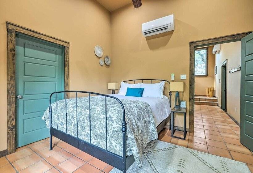 Spacious Canyon Lake Home On 3 Acre Property