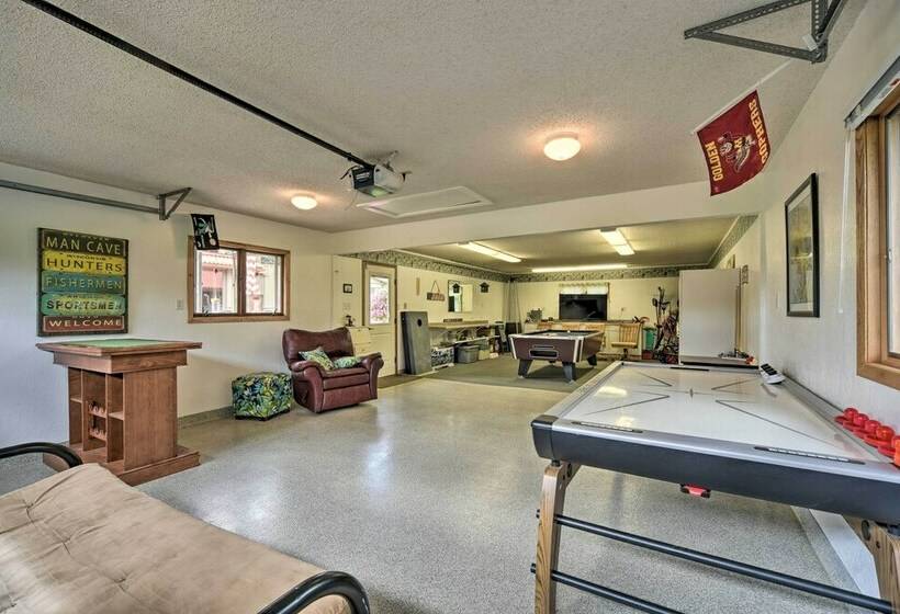 Spacious Danbury Home W/ Direct Lake Access!