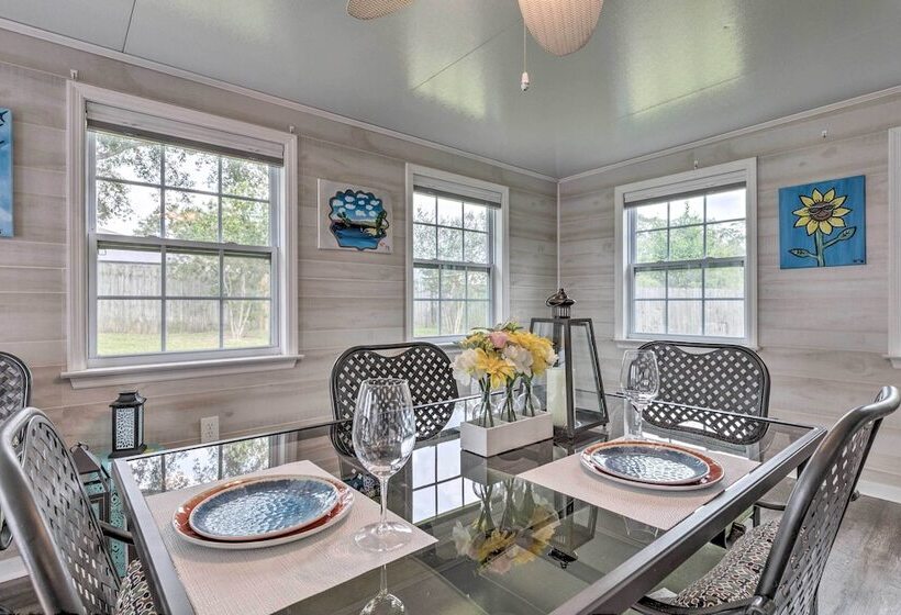 Spacious Home W/ Sunroom, 15 Mi To Pensacola!