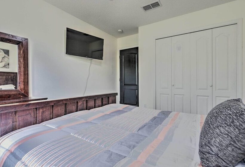 Spacious Home W/ Sunroom, 15 Mi To Pensacola!