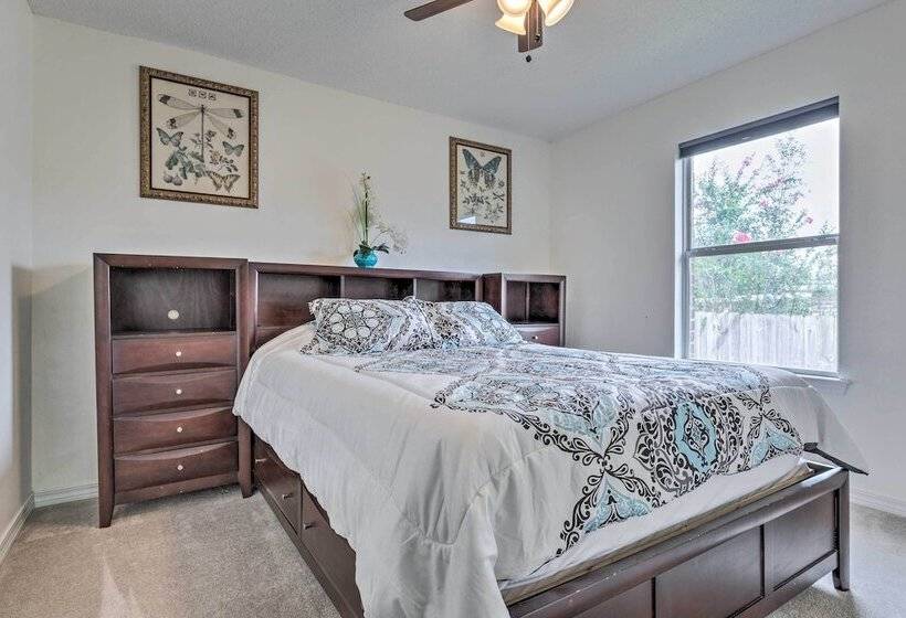 Spacious Home W/ Sunroom, 15 Mi To Pensacola!