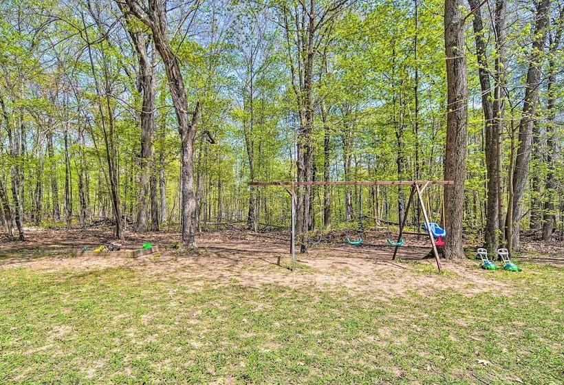 Stone Lake Cabin: Grill & Access To Fishing!