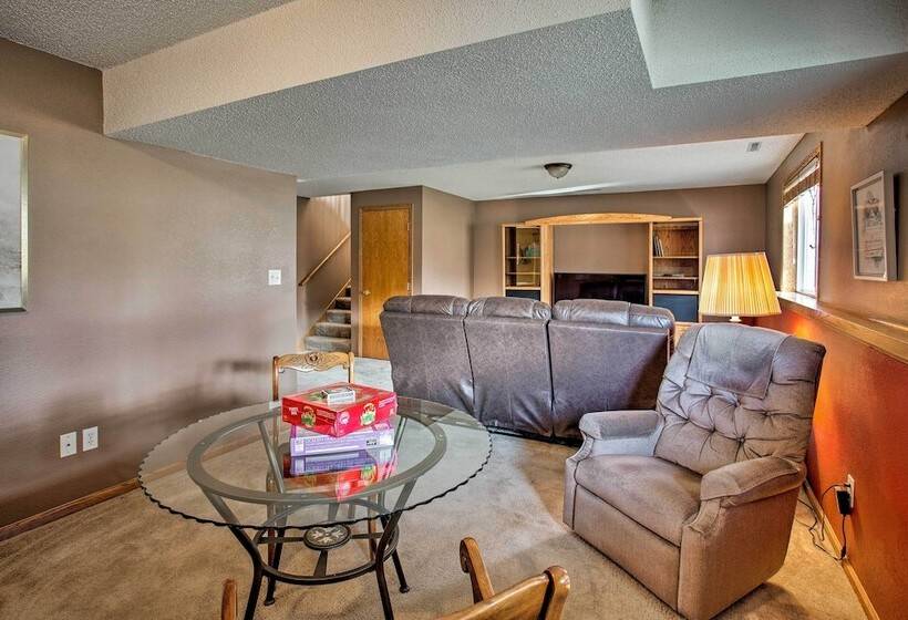 Suburban Gem W/yard+deck 5mi From Dtwn Rochester!