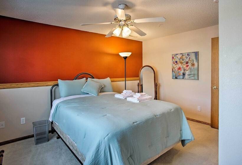 Suburban Gem W/yard+deck 5mi From Dtwn Rochester!