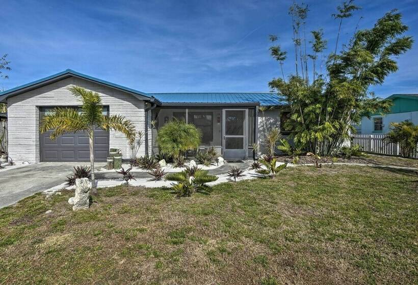 Sunny Haven W/ Private Tiki Bar   6 Mi To Beach!