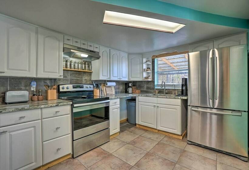 Sunny Haven W/ Private Tiki Bar   6 Mi To Beach!