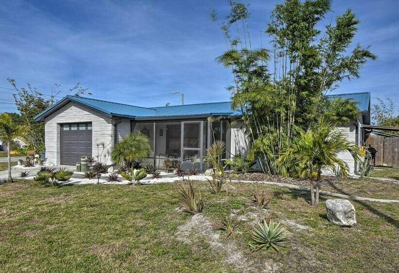 Sunny Haven W/ Private Tiki Bar   6 Mi To Beach!