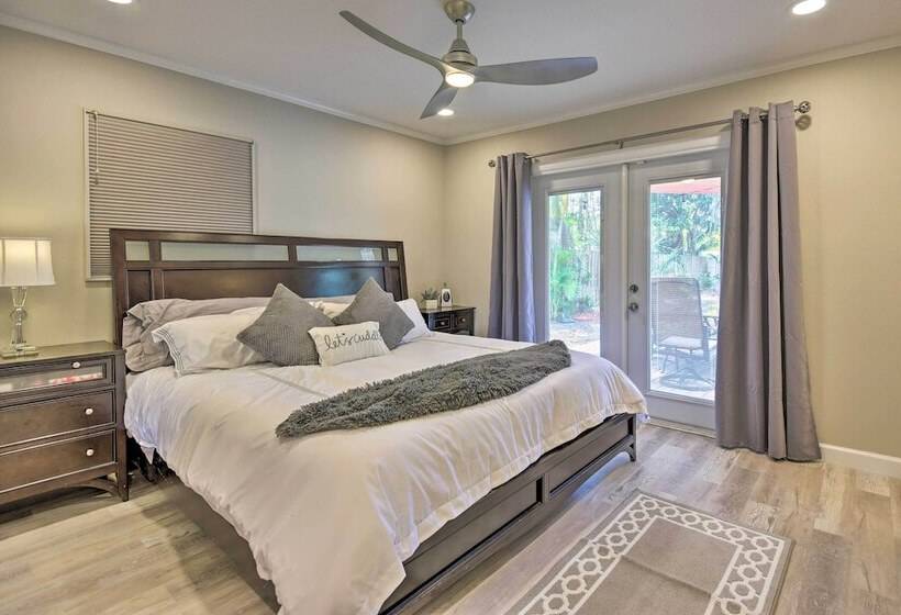 Sunny Sarasota Home W/ Yard < 2 Mi To Downtown!