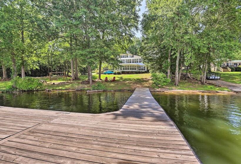 The B Haus  Lakefront Retreat W/ Boat Ramp!