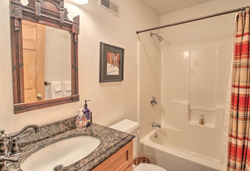 Architect Designed Franconia Home: Hot Tub & Views