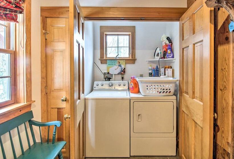 Architect Designed Franconia Home: Hot Tub & Views