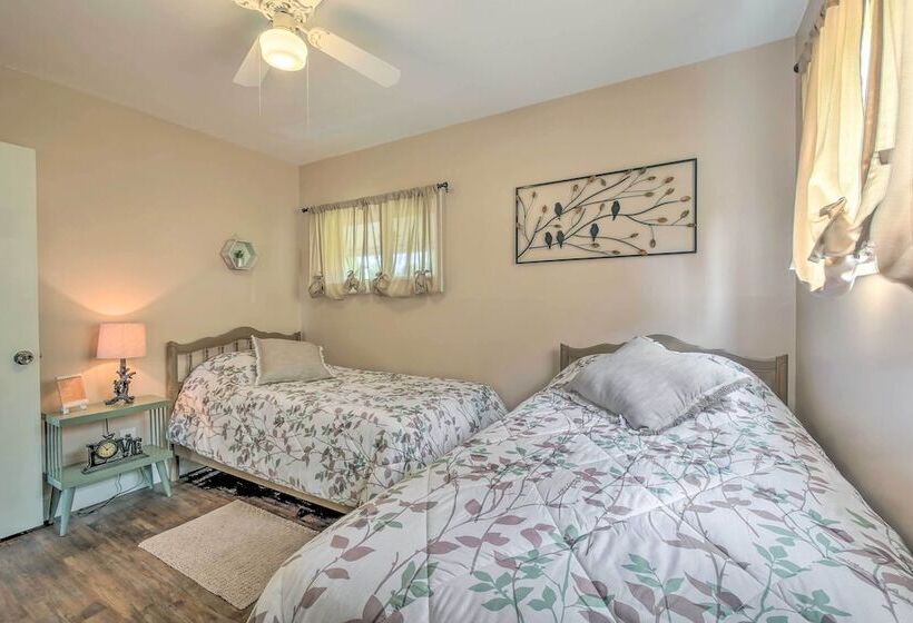 Ashtabula Home Near Walnut Beach + Eateries!
