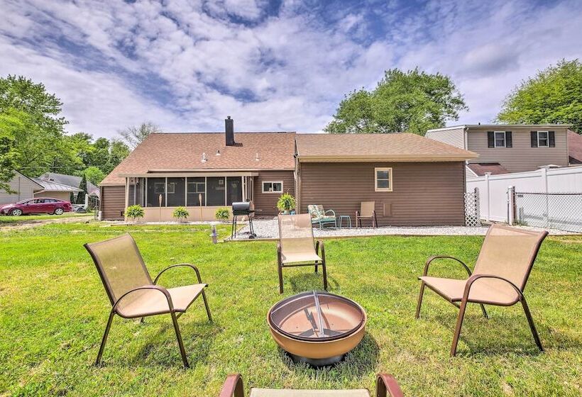 Ashtabula Home Near Walnut Beach + Eateries!