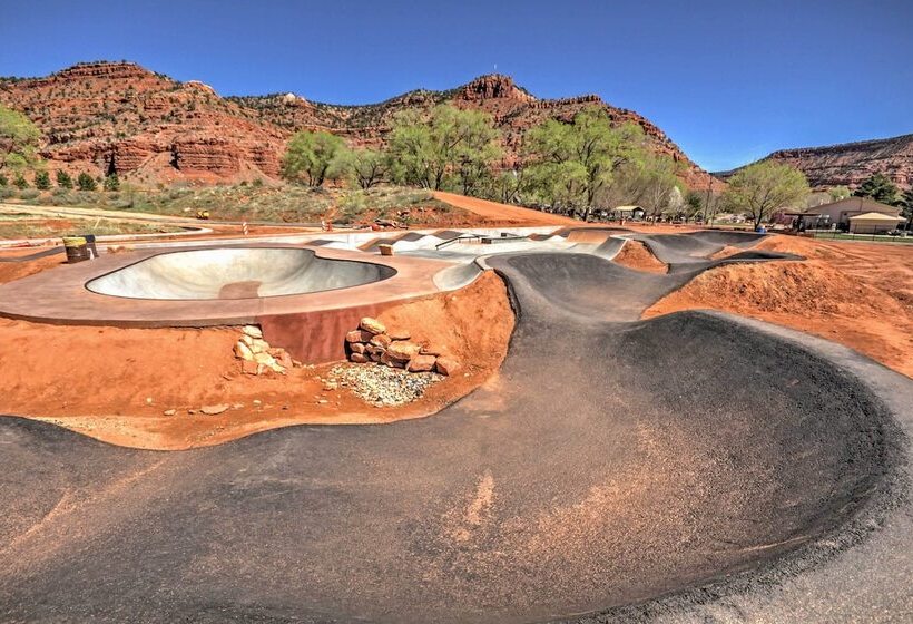Beautiful Kanab Home W/ Yard   Walk To Restaurants