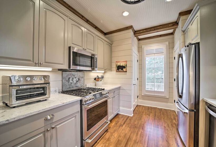 Beautiful Trillium Home Next To Waterfall!