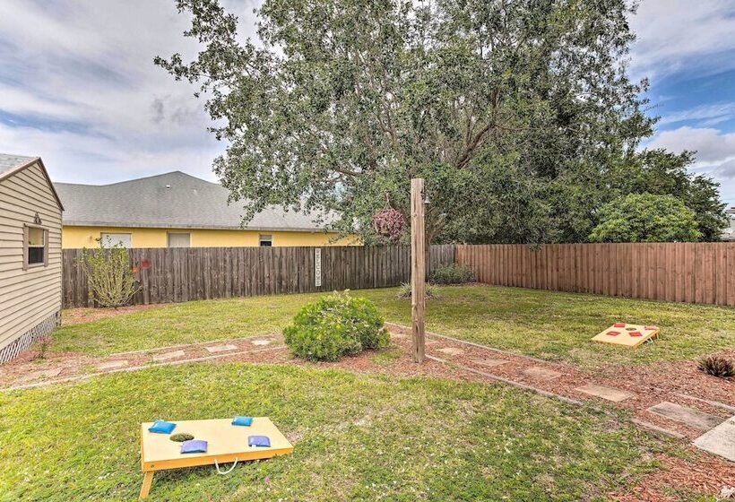 2 Mi To City Center: Spacious Port St Lucie Home!