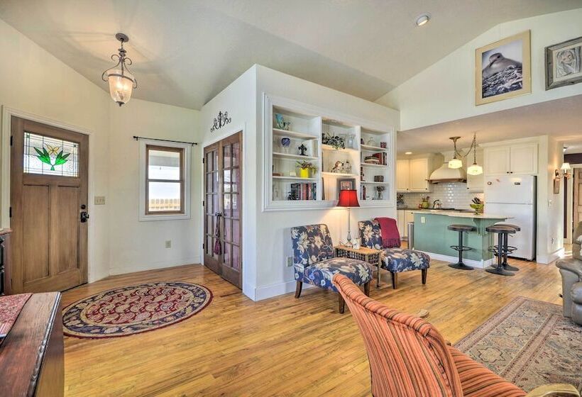 Charming Cody Home, Walk To Downtown!