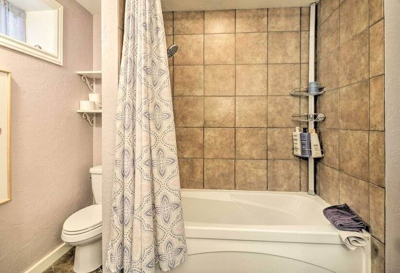 Charming Cody Home, Walk To Downtown!