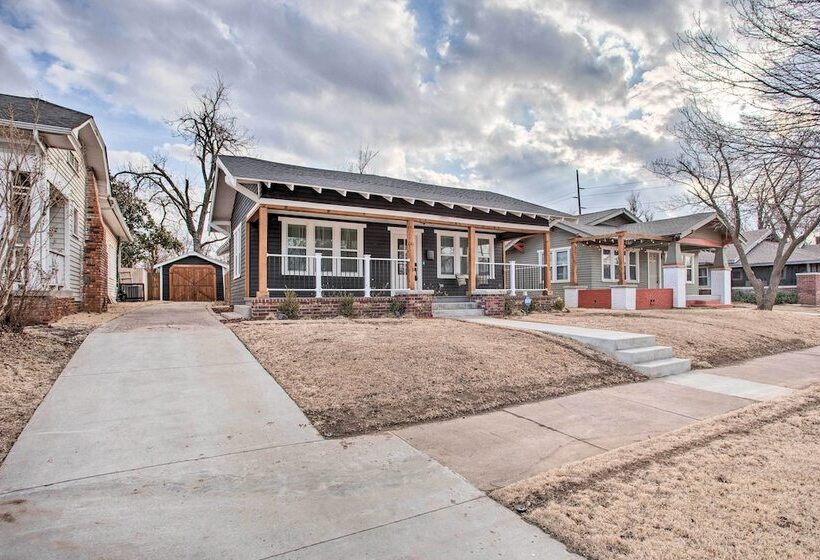 Charming Downtown Home W/ Updated Interior!
