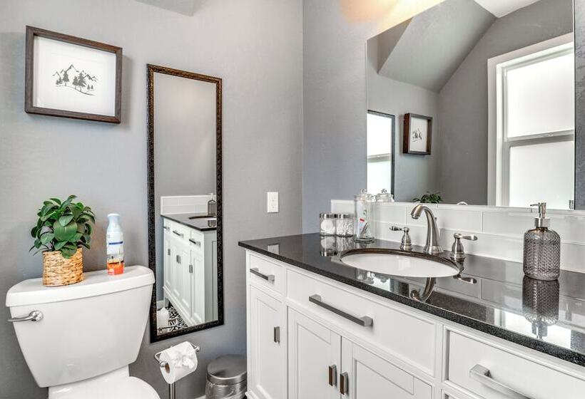 Charming Mcminnville Home   Walk To Wineries!