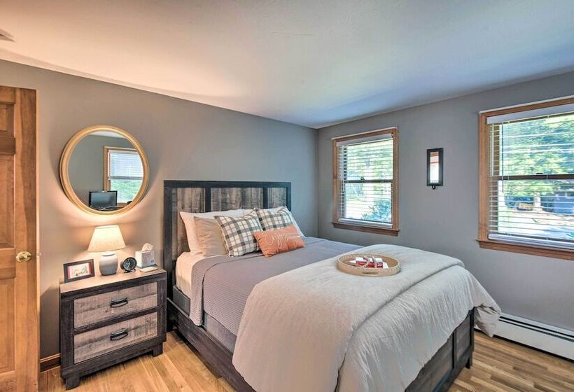 Charming Saco Home W/ Deck, 5 Mi To Beach!