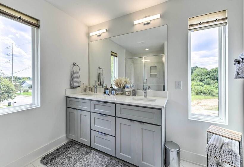 Modern Raleigh Home W/ Patio ~ 2 Mi To Downtown!