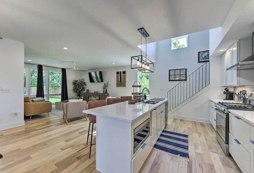 Modern Raleigh Home W/ Patio ~ 2 Mi To Downtown!