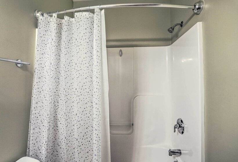 ~ 2 Mi To Downtown   Cozy Cleveland Unit