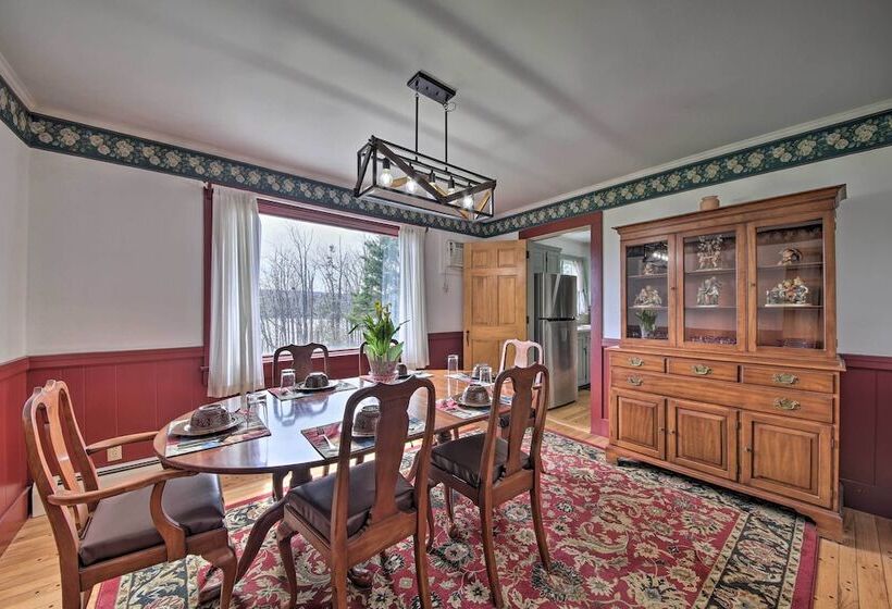 Cozy Colonial Home W/ Bay Access & Water View