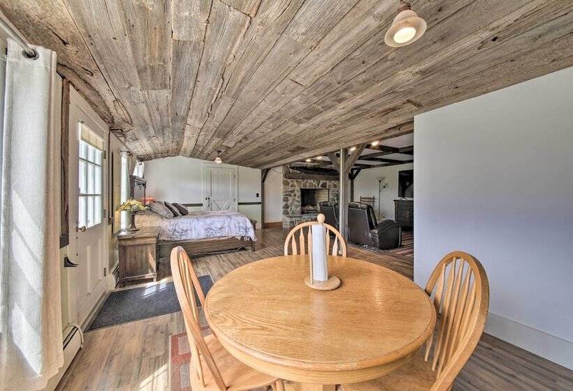 Cozy Colonial Home W/ Bay Access & Water View