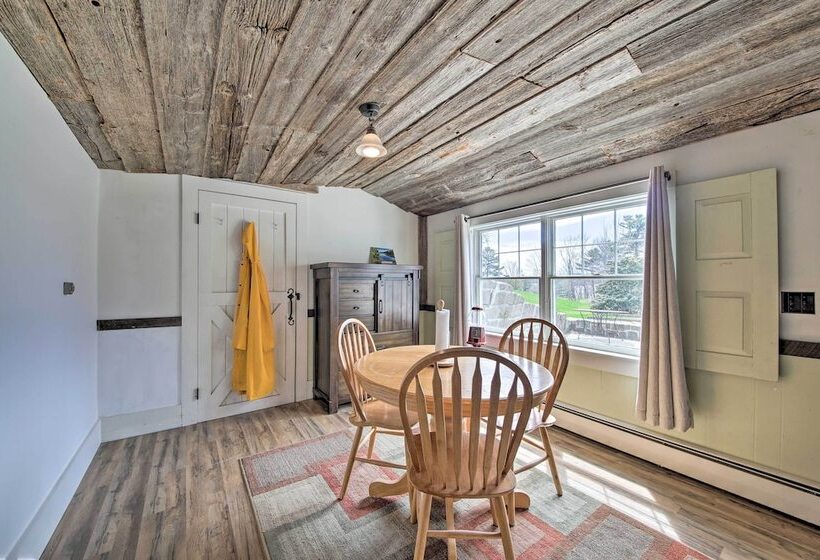 Cozy Colonial Home W/ Bay Access & Water View