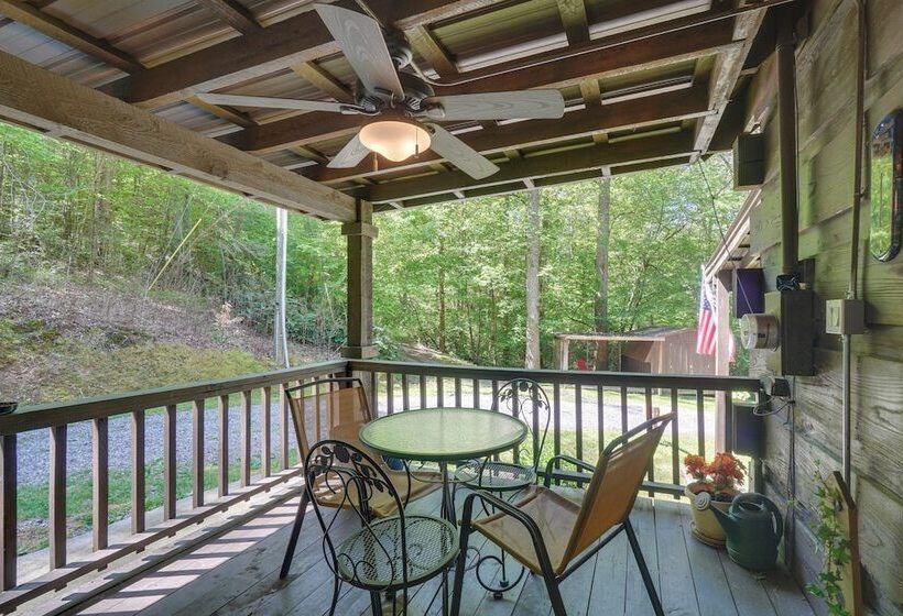 Cozy Tellico Plains Cabin W/ Large Mountain Creek!
