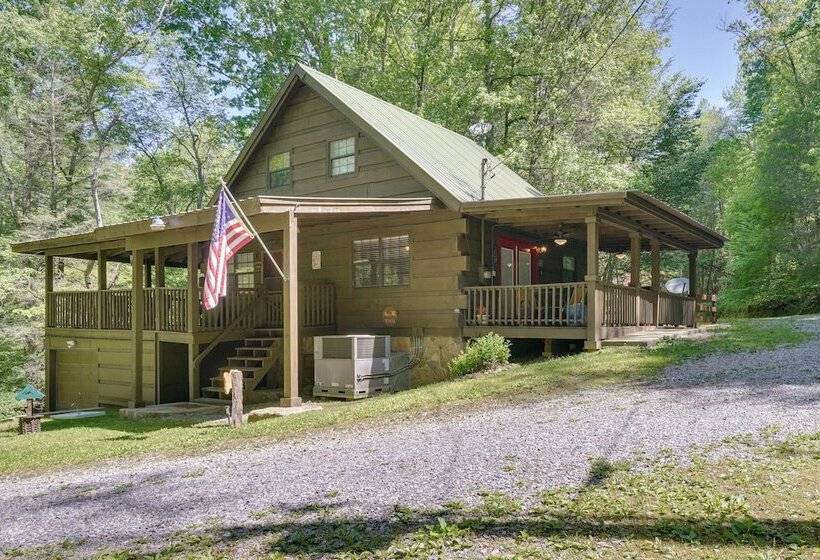 Cozy Tellico Plains Cabin W/ Large Mountain Creek!