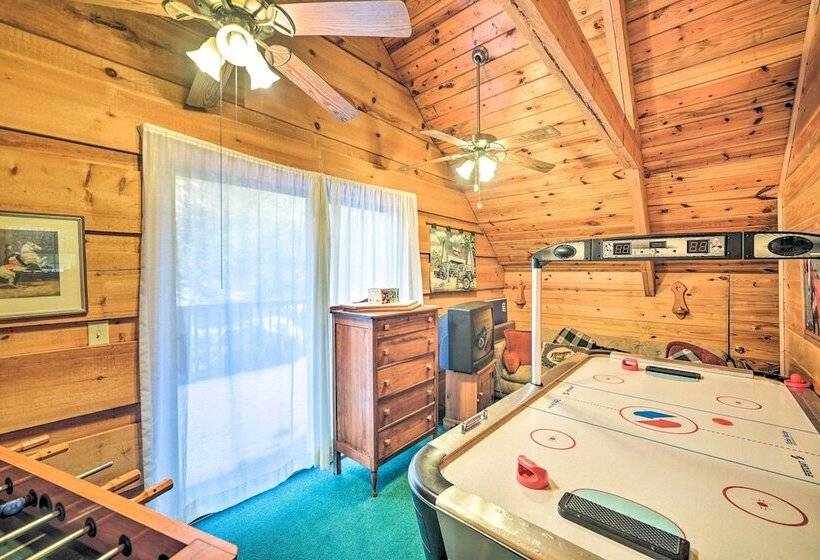 Cozy Tellico Plains Cabin W/ Large Mountain Creek!