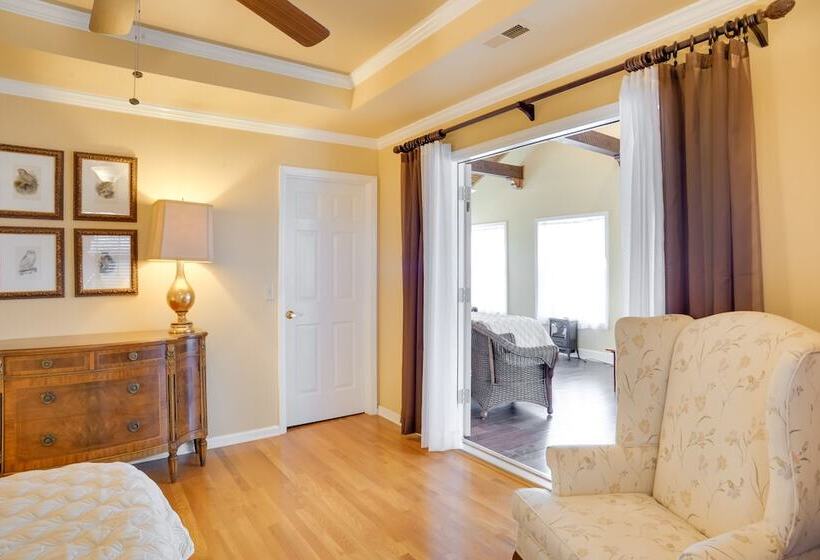 Cumberland Cottage    2 Blocks To Downtown Dover!