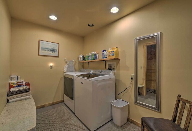 Exquisite Log Home With Lander Valley Views!