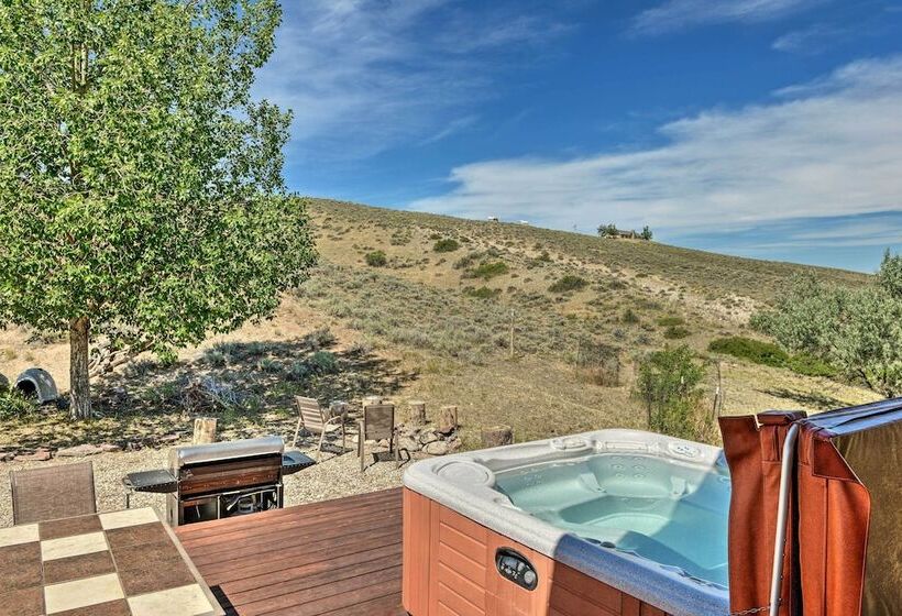 Exquisite Log Home With Lander Valley Views!