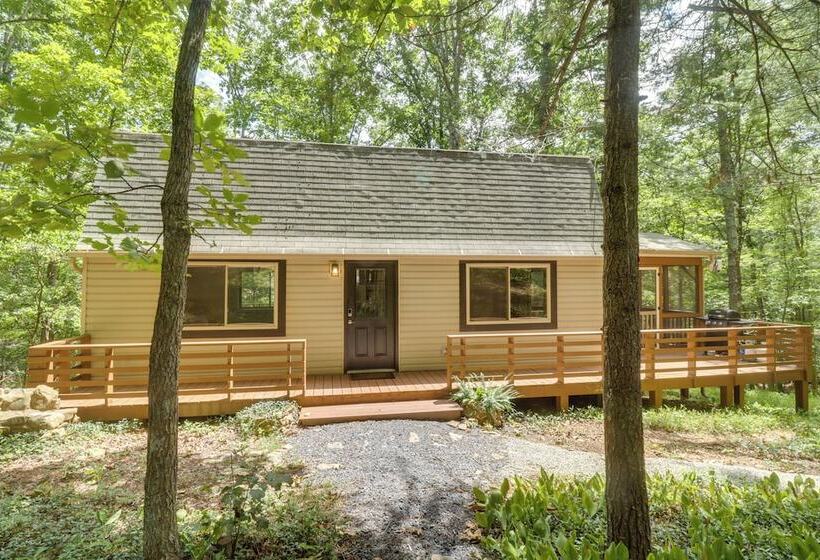 Fully Renovated Broadway Cabin W/ Private Hot Tub!