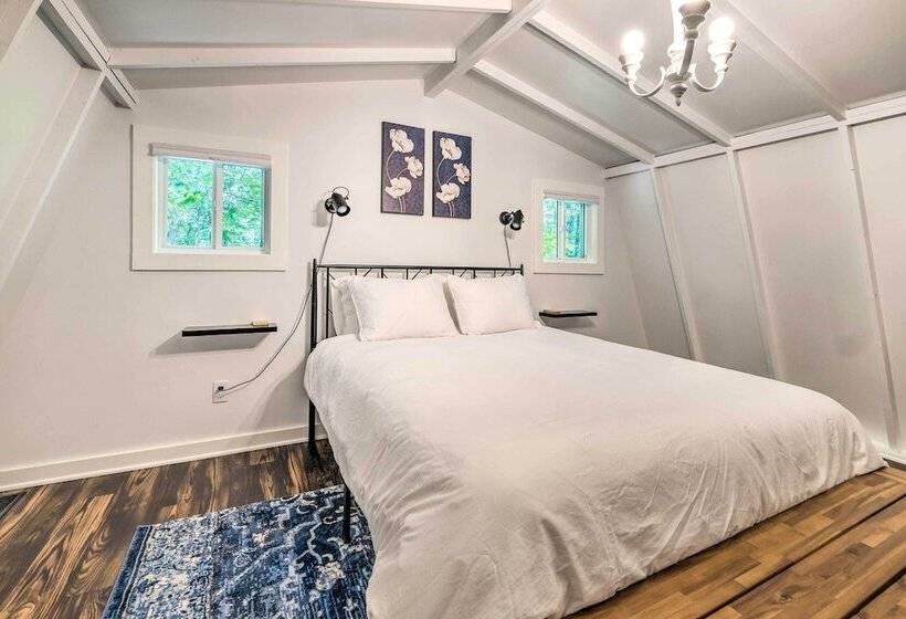 Fully Renovated Broadway Cabin W/ Private Hot Tub!