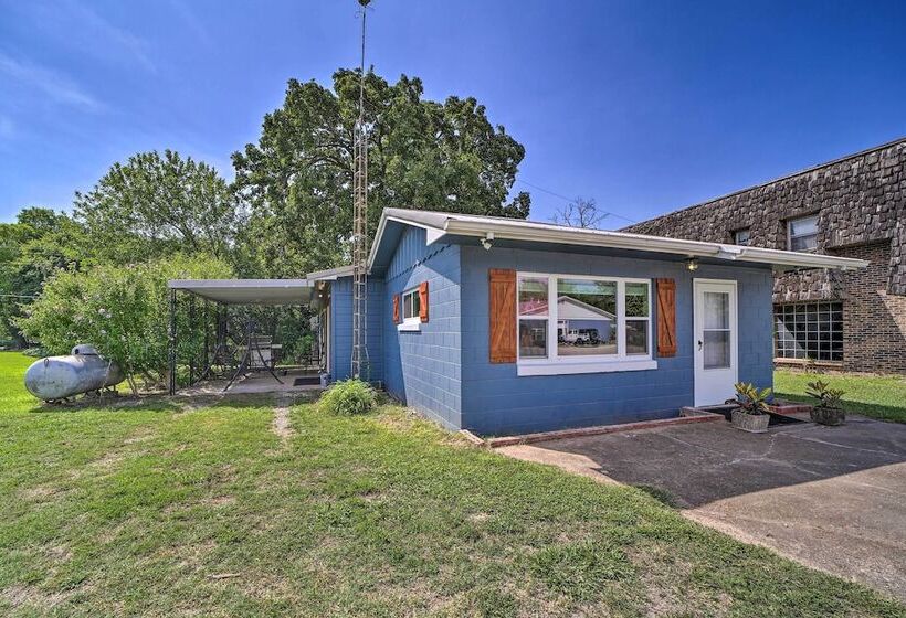 Walk To Lake: Historic Disney Home